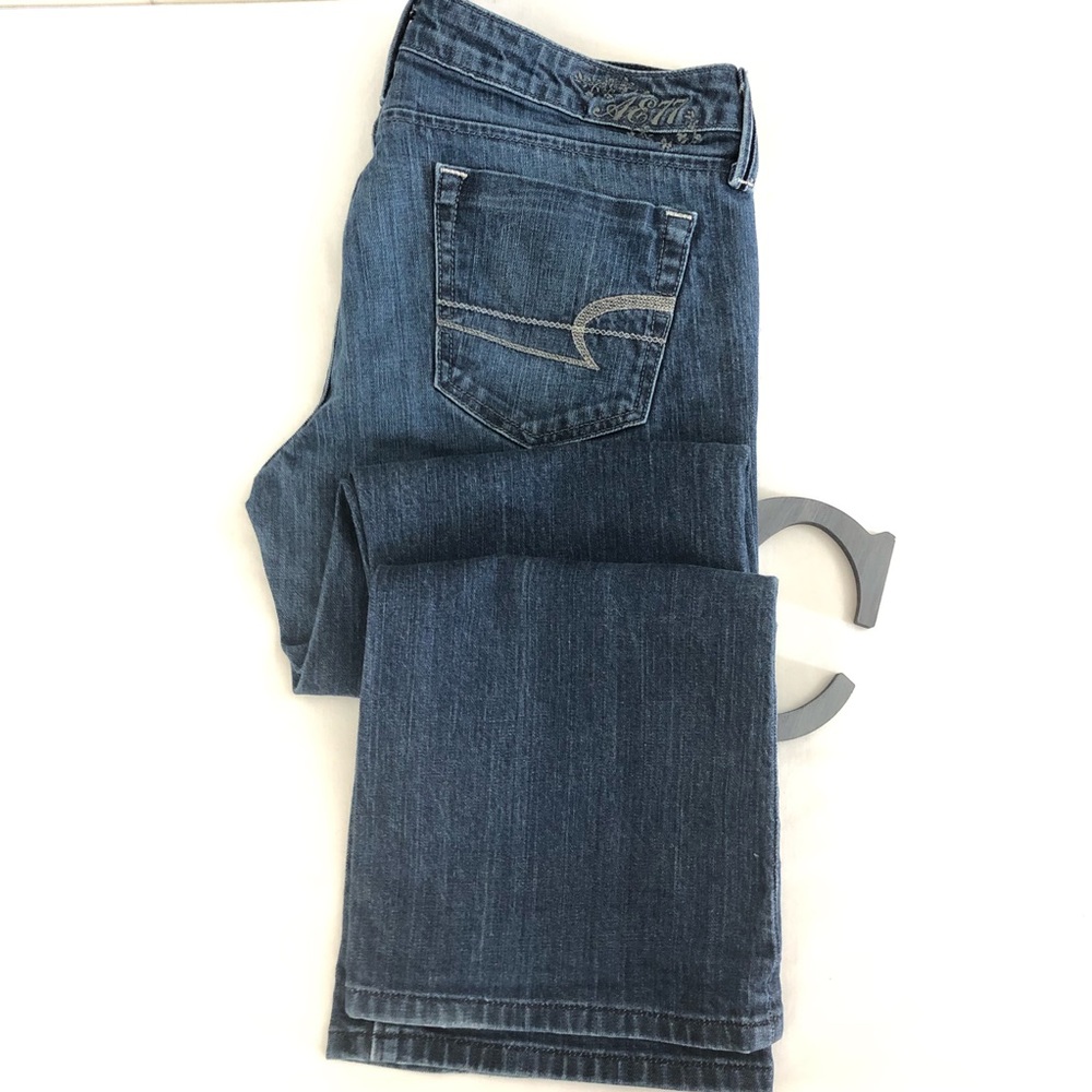 American Eagle 🦅 Outfitters boot cut jeans titled True Boot.